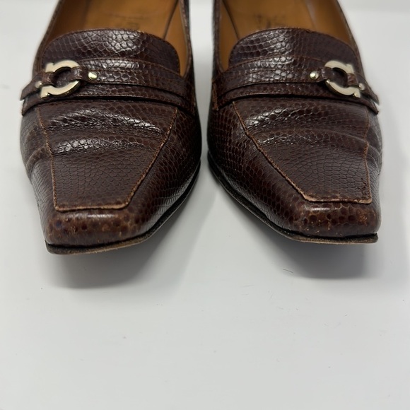 Ferragamo Brown Miista Leather Embossed Pumps Heels Size 9 - Picture 10 of 11